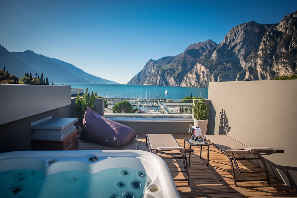 Honeymoon Studio Suite, Lake View, Tower