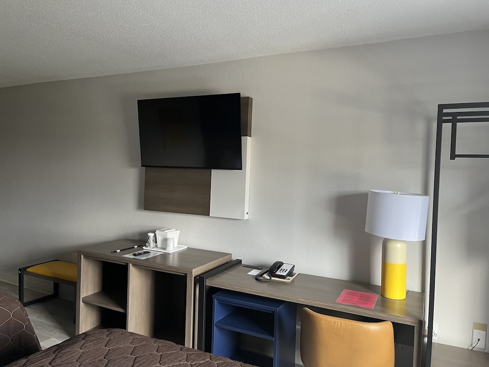 Suite, Multiple Beds, Non Smoking - Photo 2