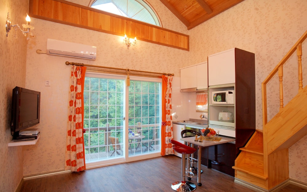 Duplex (Beauty and the Beast) photo 2