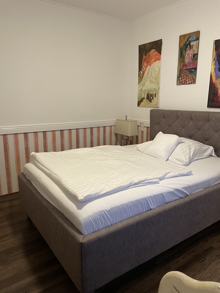 Superior Single Room, Private Bathroom (Schlafgut)