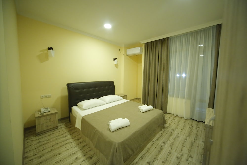 Standard Double or Twin Room photo 1