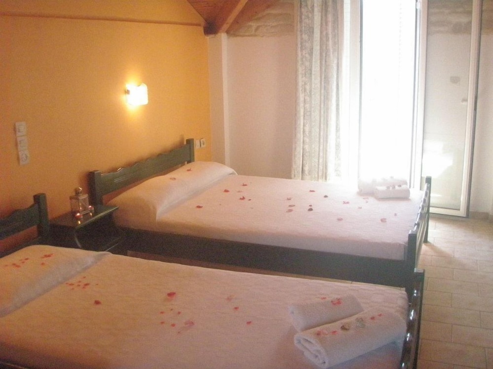 Studio (3 Adults)