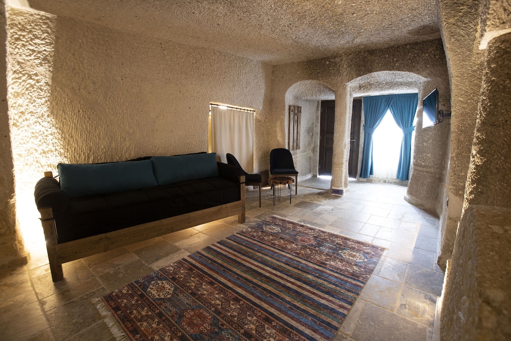 Honeymoon Triple Room photo 3