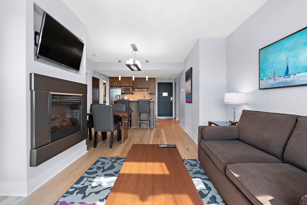 Suite, 1 Bedroom, Corner photo 2