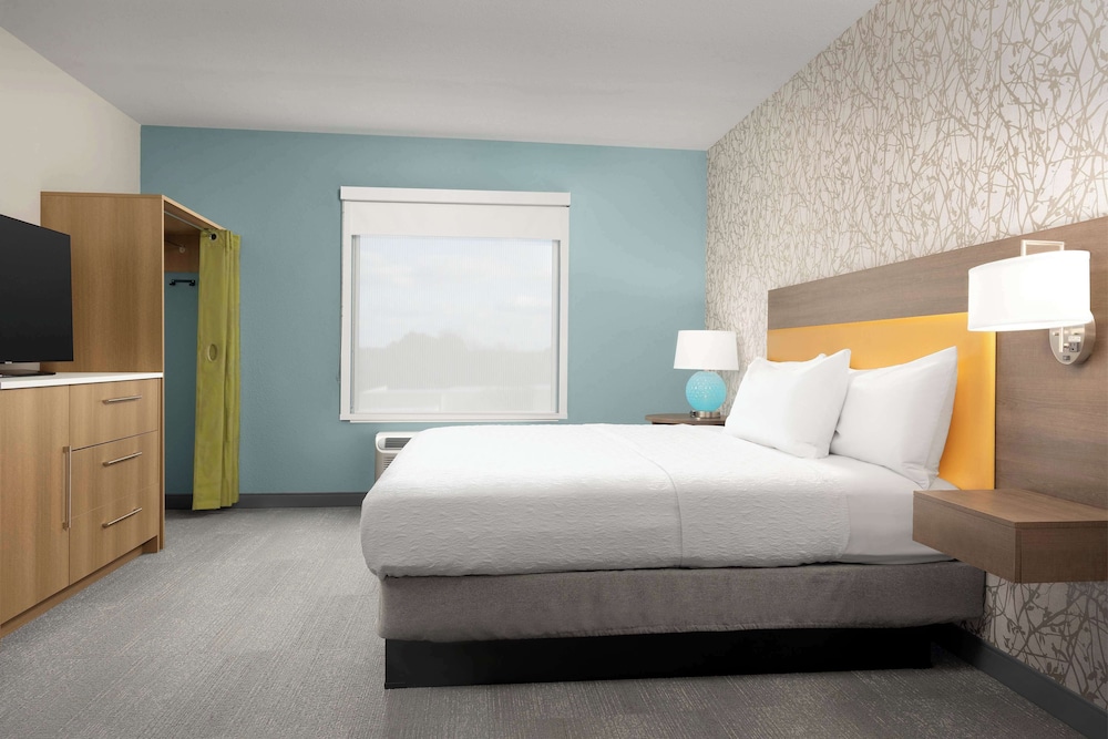 Suite, 1 King Bed, Accessible (Hearing) - Photo 3