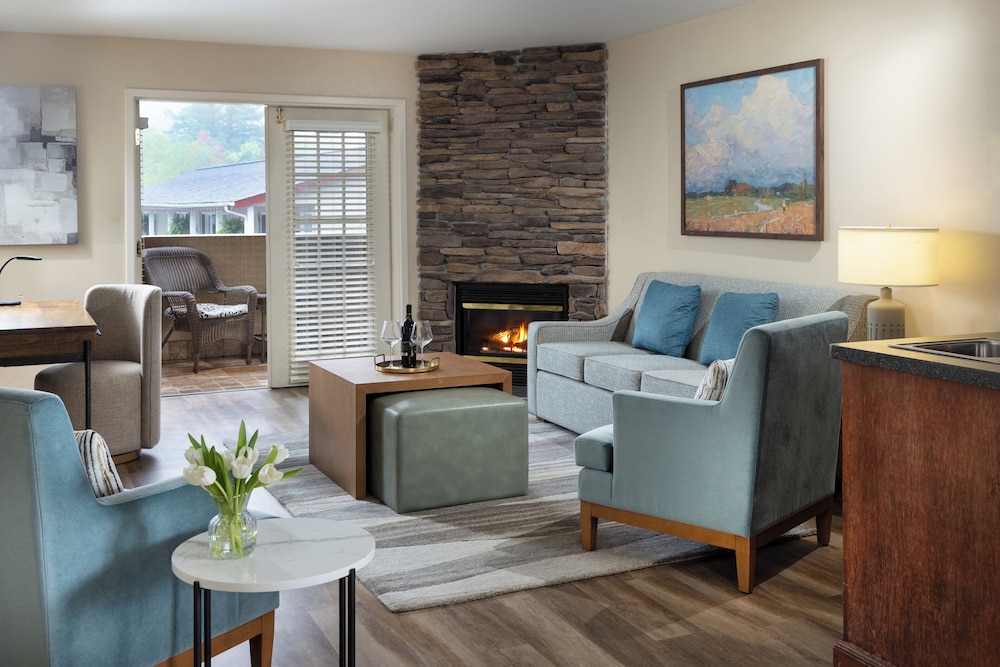 Suite, 2 Bedrooms, Annex Building photo 2