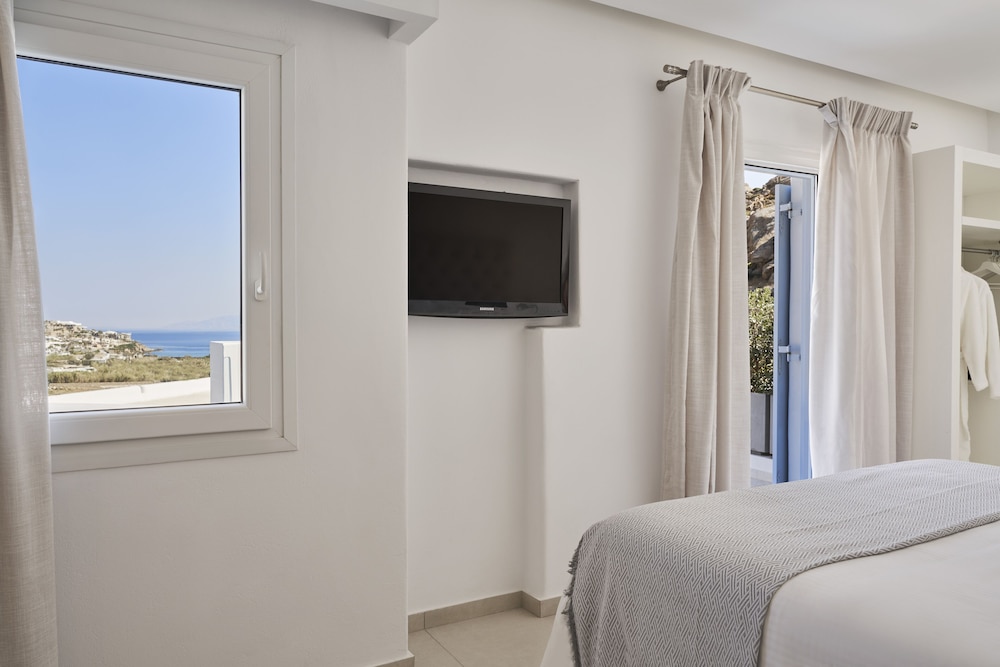 Deluxe Room, Sea View - Photo 18