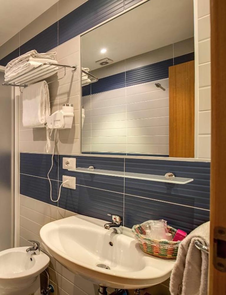 Small Double Room photo 2