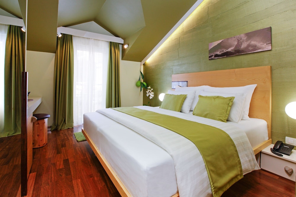Standard Double or Twin Room, Balcony, Pool View