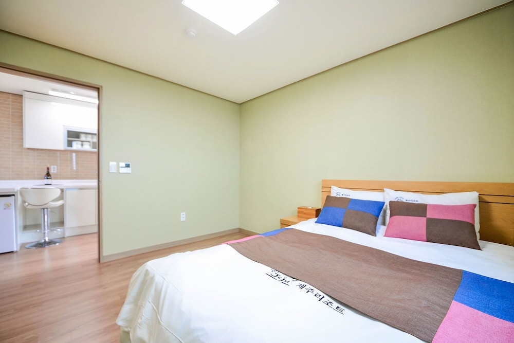 Honeymoon Suite, 1 Double Bed, Hot Tub, Ocean View photo 3