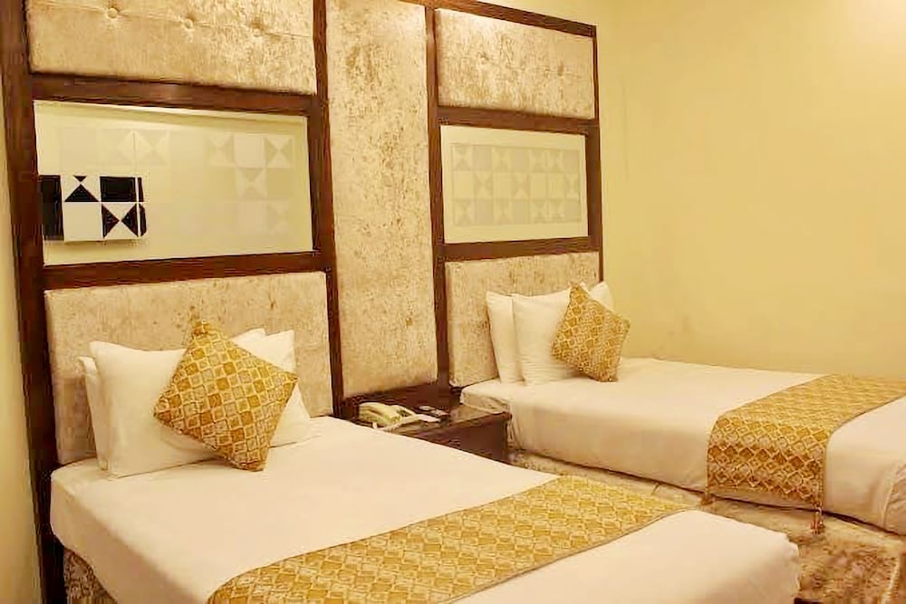 Deluxe Twin Room photo 2