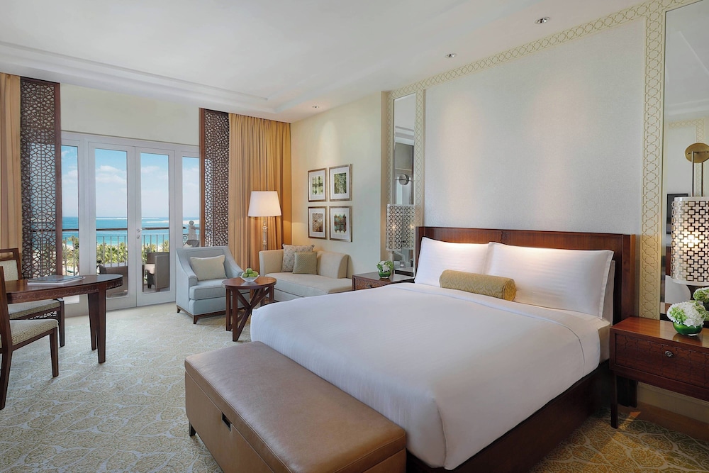 Club Room, 1 King Bed, Ocean View - Photo 4