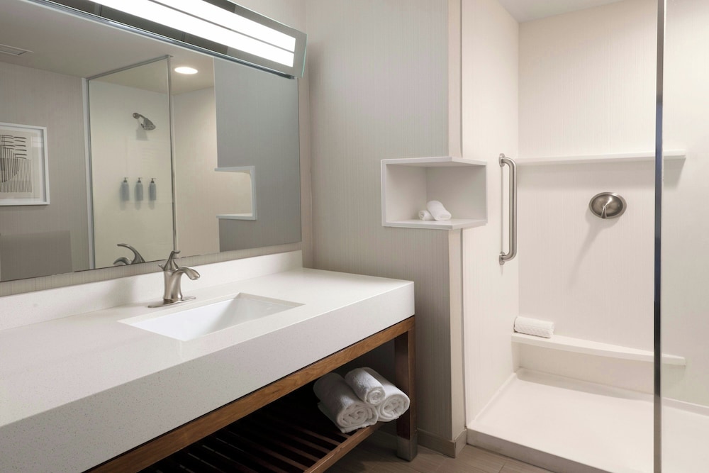 Suite, 2 Queen Beds (Hearing Accessible)