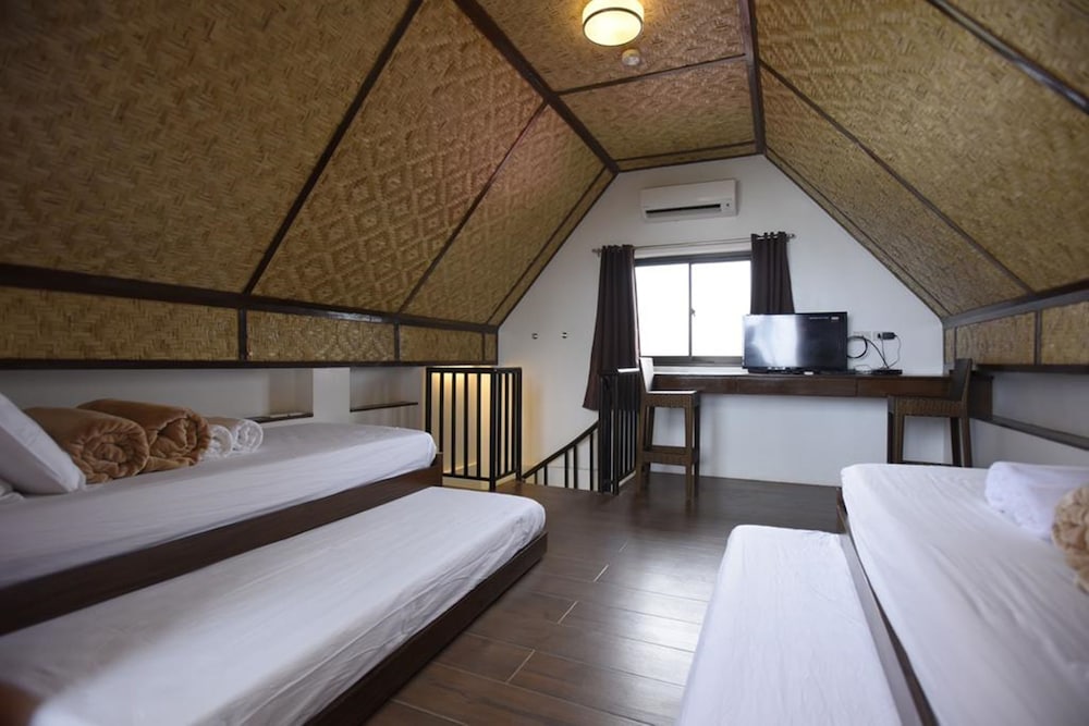Premier Nipa Hut, Garden View photo 2