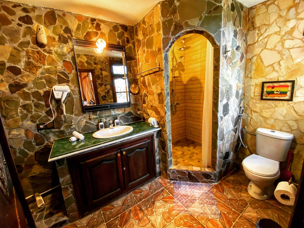 Panoramic Quadruple Room, Multiple Beds, Garden View, Mountainside photo 3