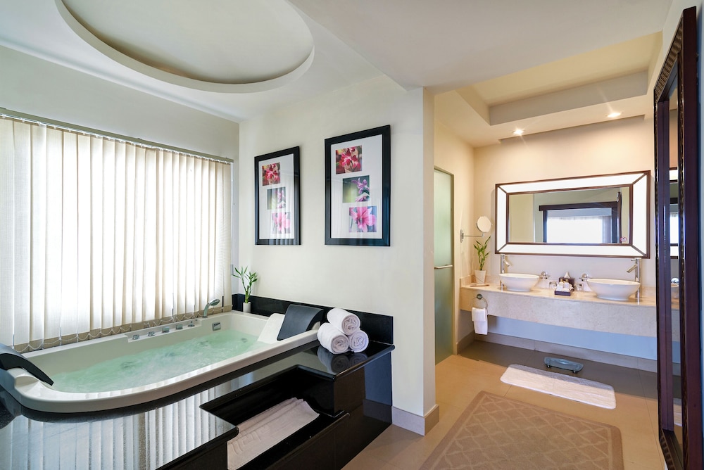 Preferred Club Presidential Suite photo 3