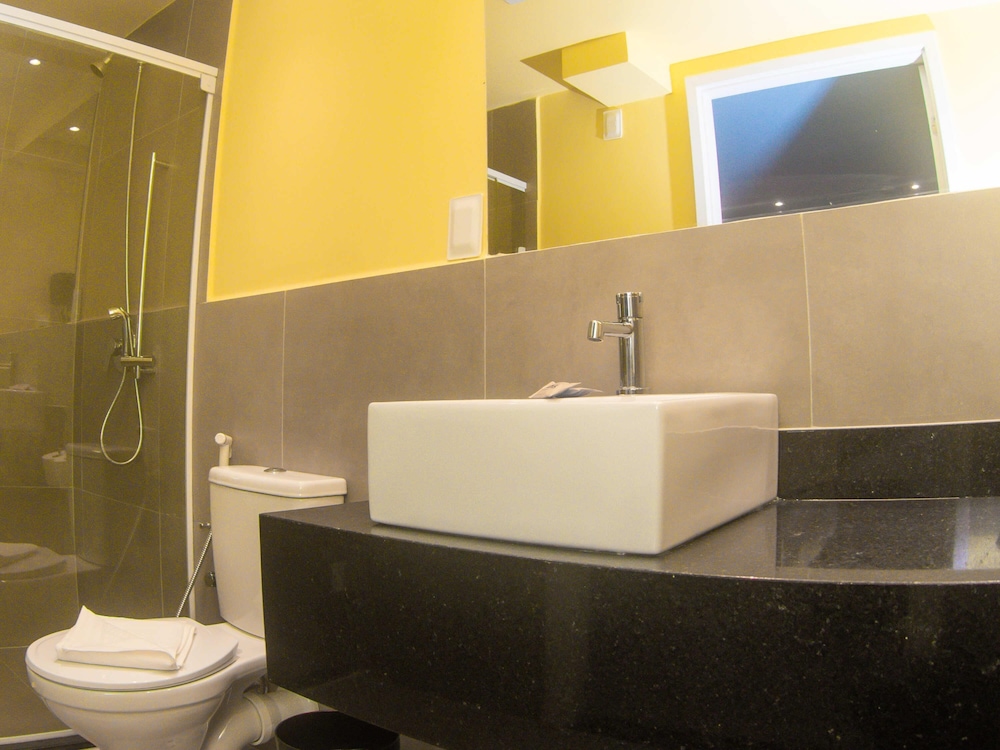 Standard Room, 1 Double Beds and 1 Single Bed - Photo 5