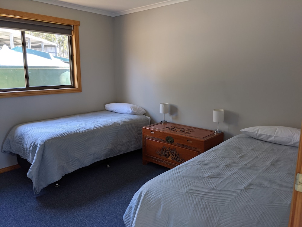 Panoramic Cabin, 2 Bedrooms, Lake View photo 3