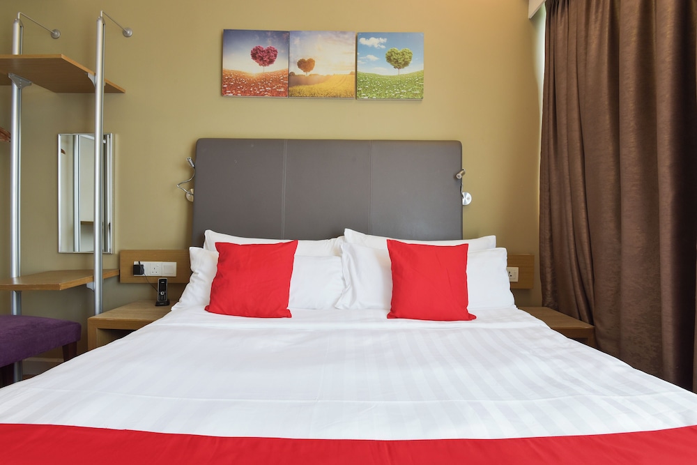 Three Bedroom Suite thumbnail 5