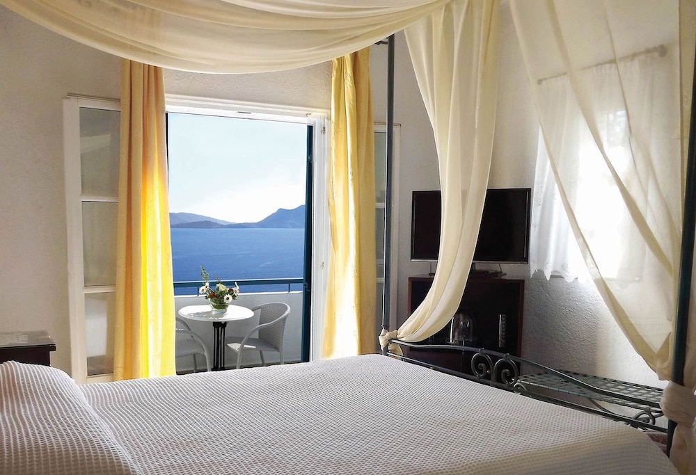 Superior Quadruple Room, Sea View (Amorgian) - Photo 1