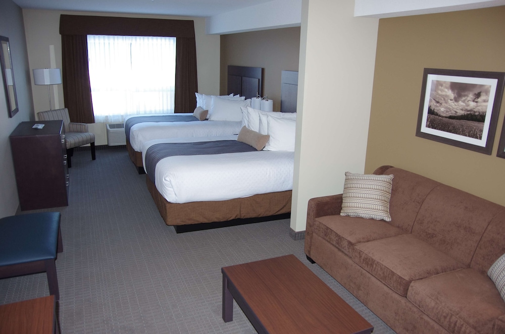 Suite, 2 Queen Beds, Non Smoking, Refrigerator & Microwave (Queen sofabed) photo 1