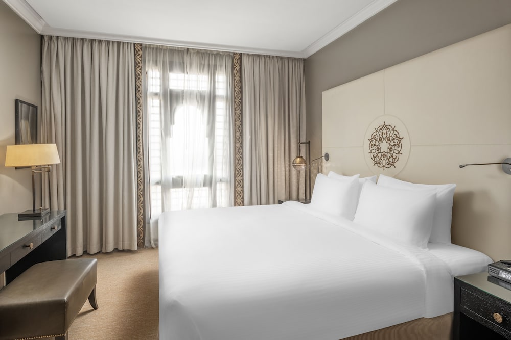 Superior Room, 1 King Bed (Partial Haram Plaza view) - Photo 4