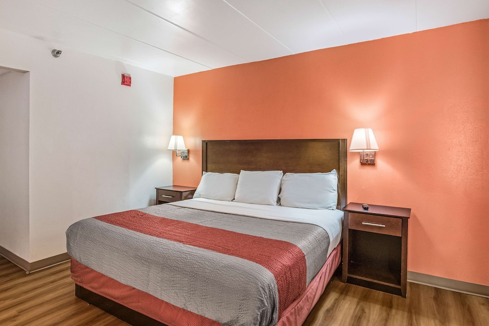 Deluxe Suite, 1 King Bed, Accessible, Non Smoking - Photo 7