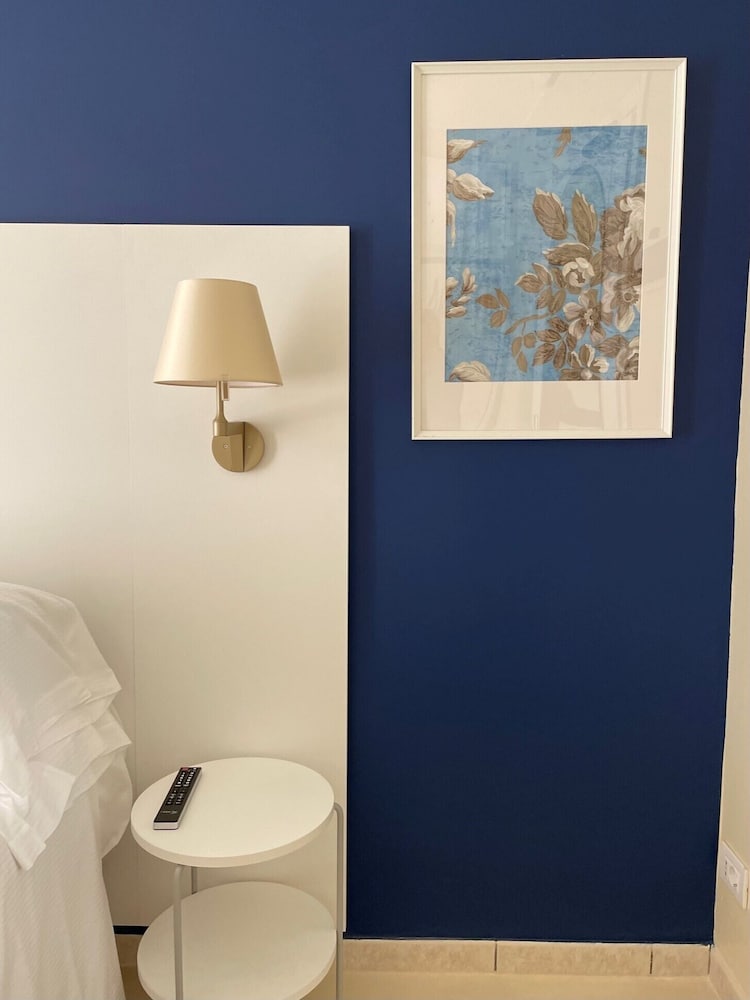Double or Twin Room, Partial Sea View photo 3