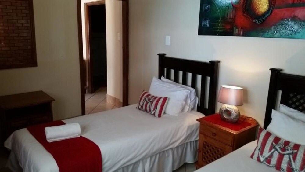 Twin Family Room photo 2