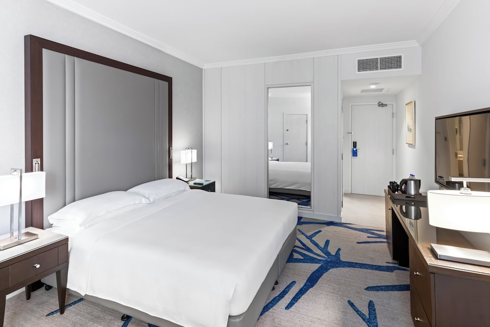Suite, Balcony, City View