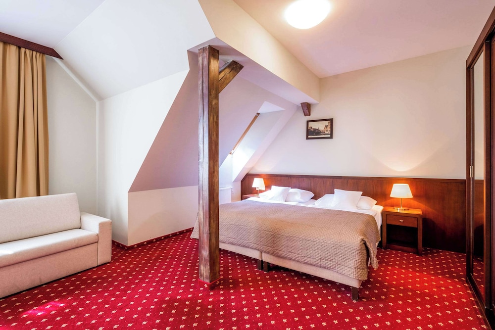 Deluxe Room, 1 King Bed, Non Smoking - Photo 1