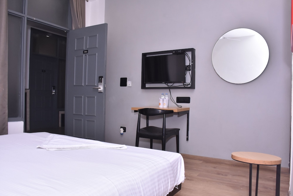 Deluxe Room - Photo 5