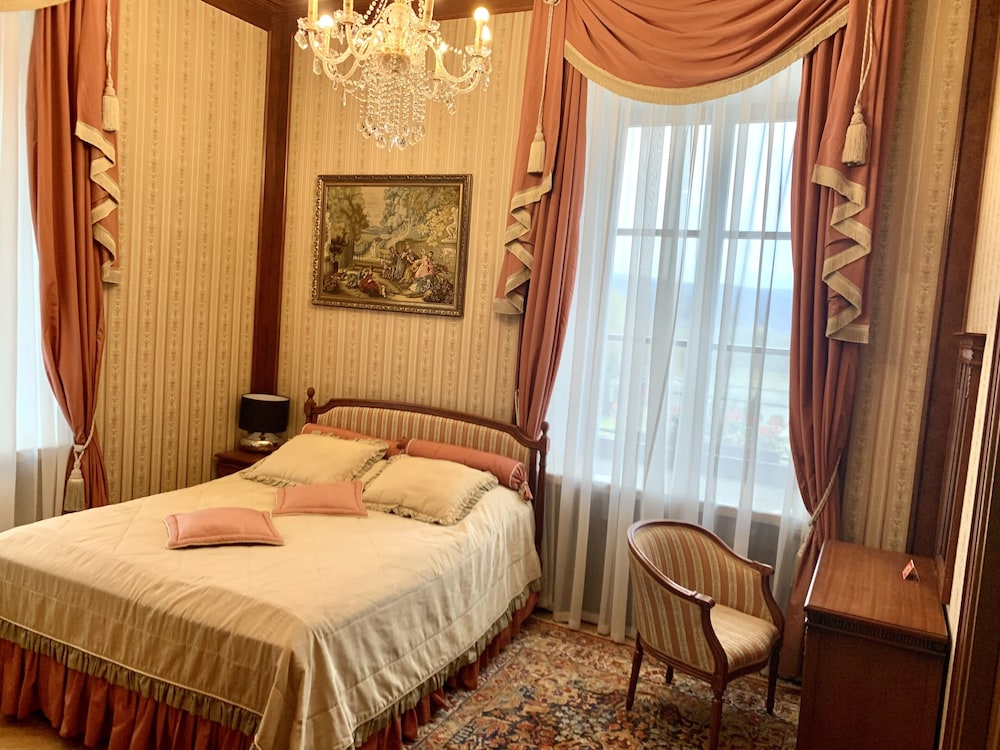 Comfort Suite, 1 King Bed photo 1