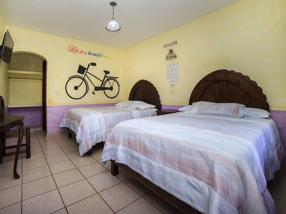 Standard Room, 2 Double Beds - Photo 2
