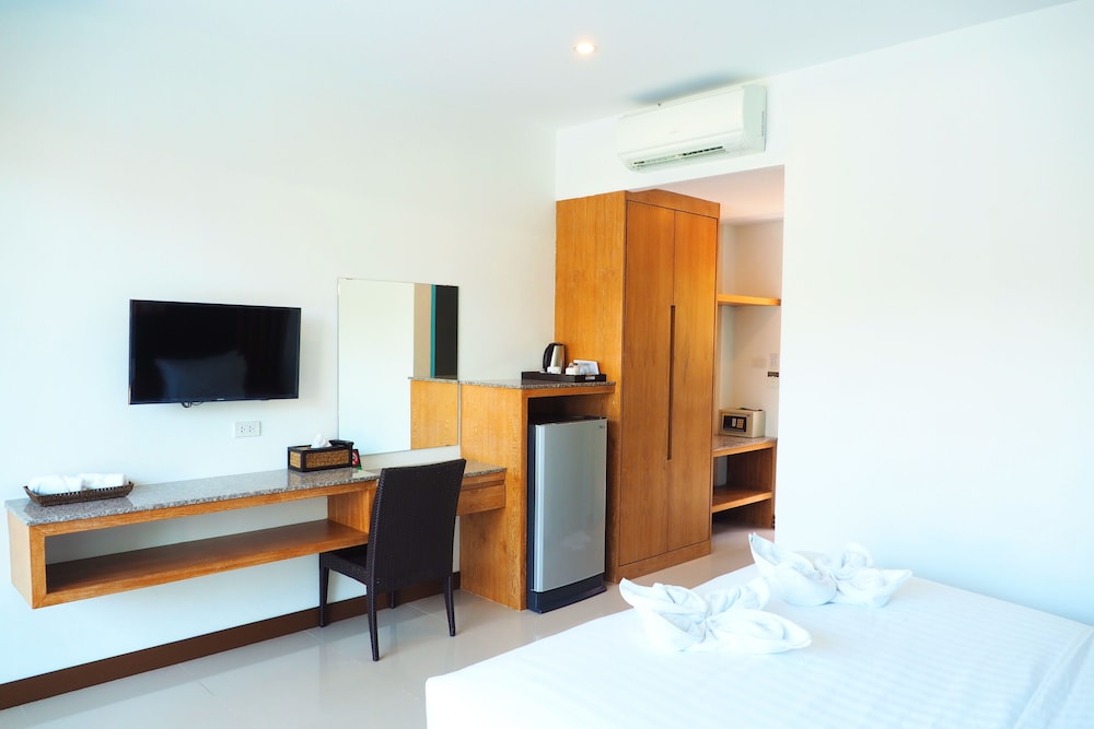 Pool Access Room - Photo 7