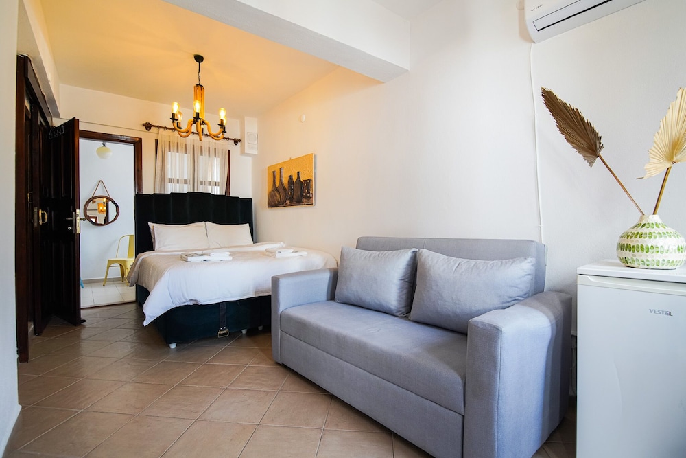 Comfort Room, 2 Bedrooms, Annex Building photo 1