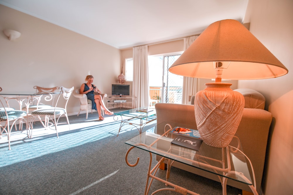 Standard Apartment, 1 Bedroom, Non Smoking (Walk In Shower) - Photo 4