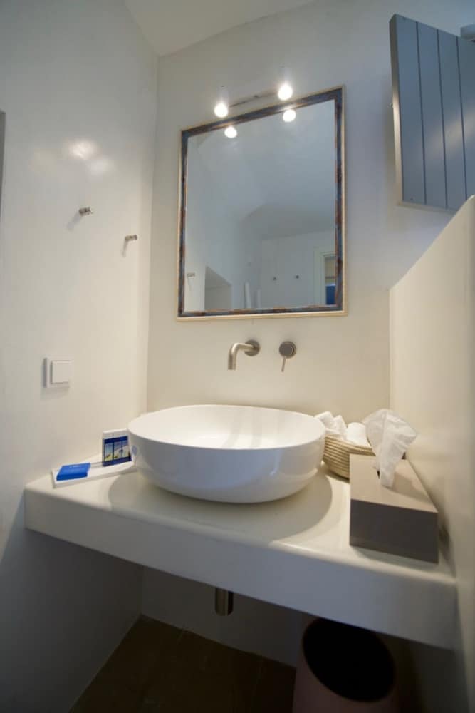One Bedroom Beachfront Maisonette photo 2