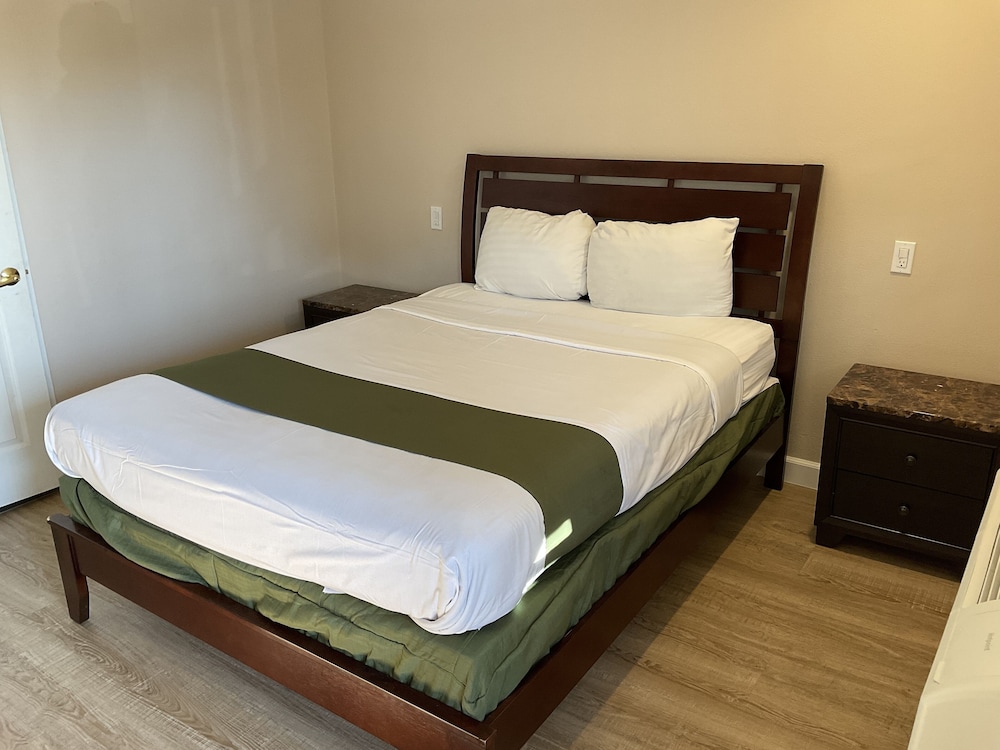 Standard Single Room, 1 Queen Bed, Accessible, Non Smoking photo 2