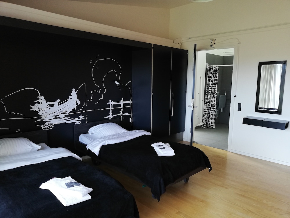Standard Room, 2 Twin Beds, Hill View photo 3