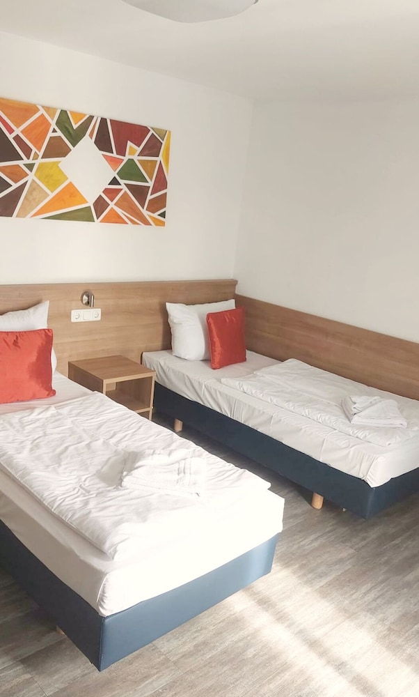 Business Double Room, 2 Twin Beds, Non Smoking, Balcony photo 2