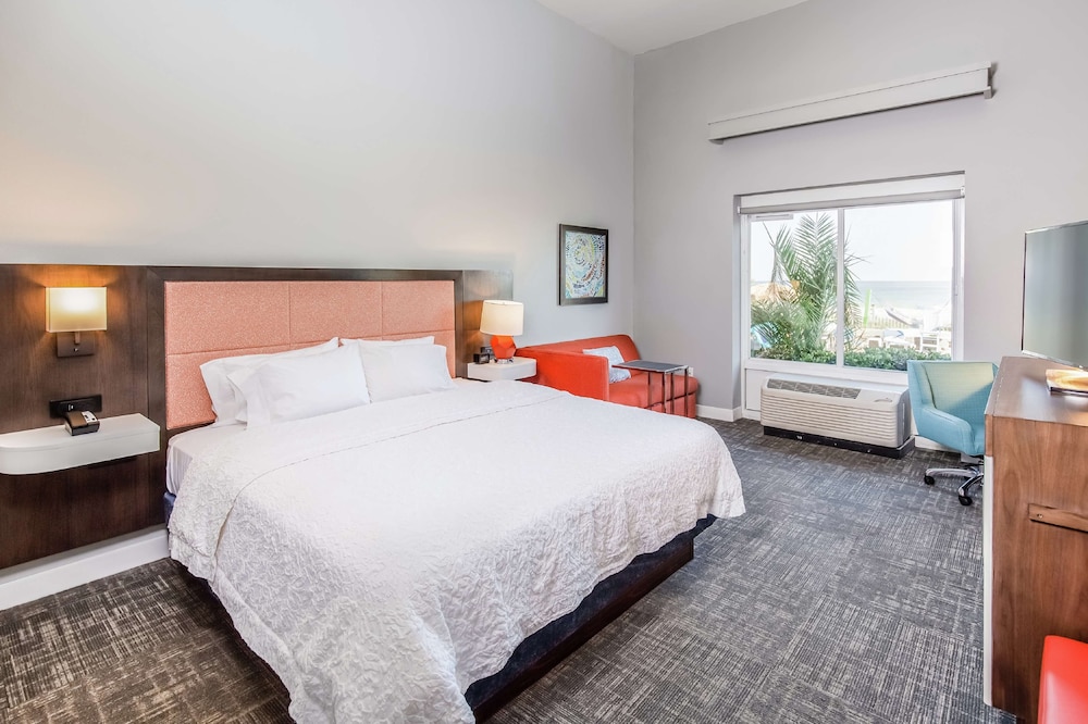 One King Bed, Acessible, Gulf View - No Balcony, Non-Smoking - Photo 4