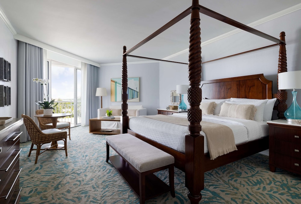 West Bay Honeymoon Oceanview Club Level Suite (JS)