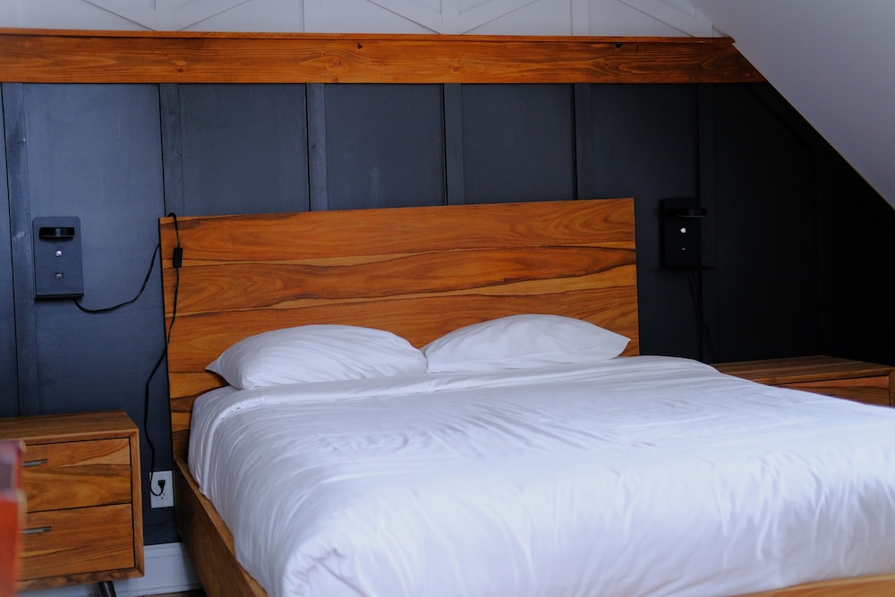 Standard Room, 1 Queen Bed photo 1