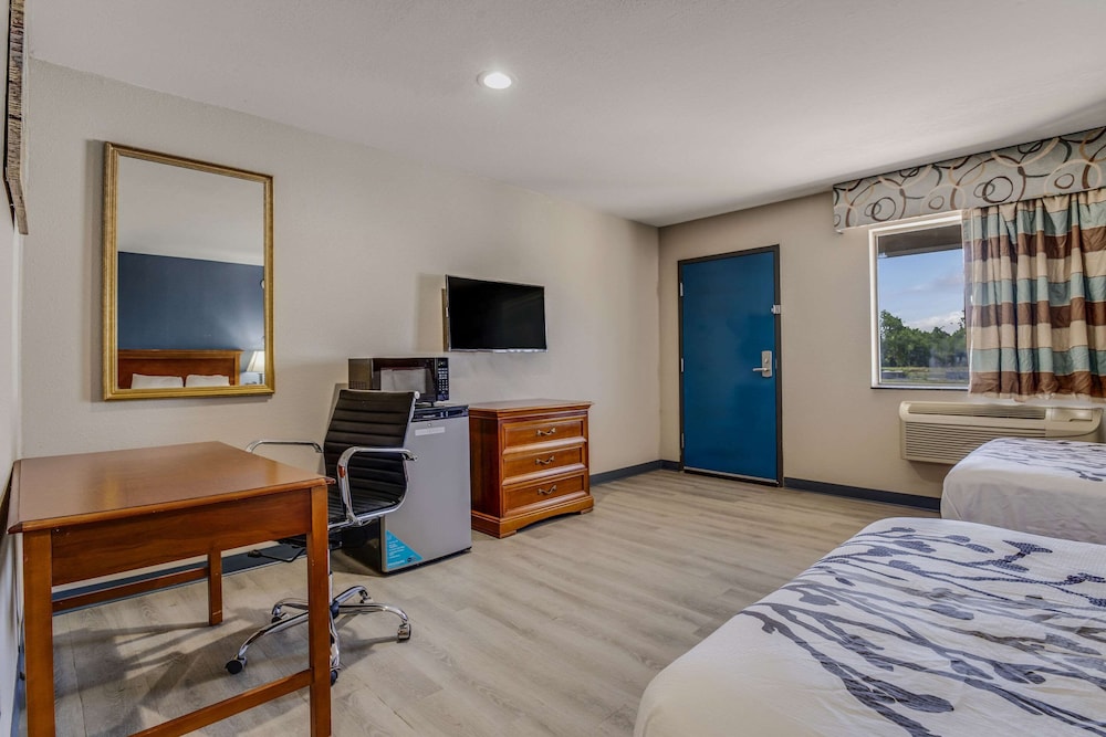 Standard Room, 2 Double Beds, Non Smoking - Photo 2