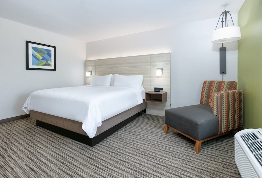 Standard Room, 1 King Bed - Photo 2