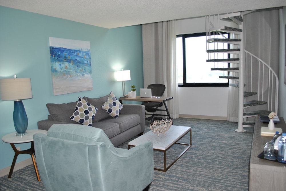 Club Suite, 1 Bedroom - Photo 6