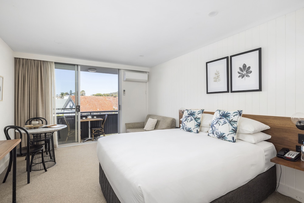 Queen Room, Town View
