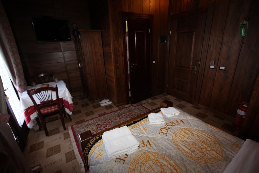 Large Double Room photo 3