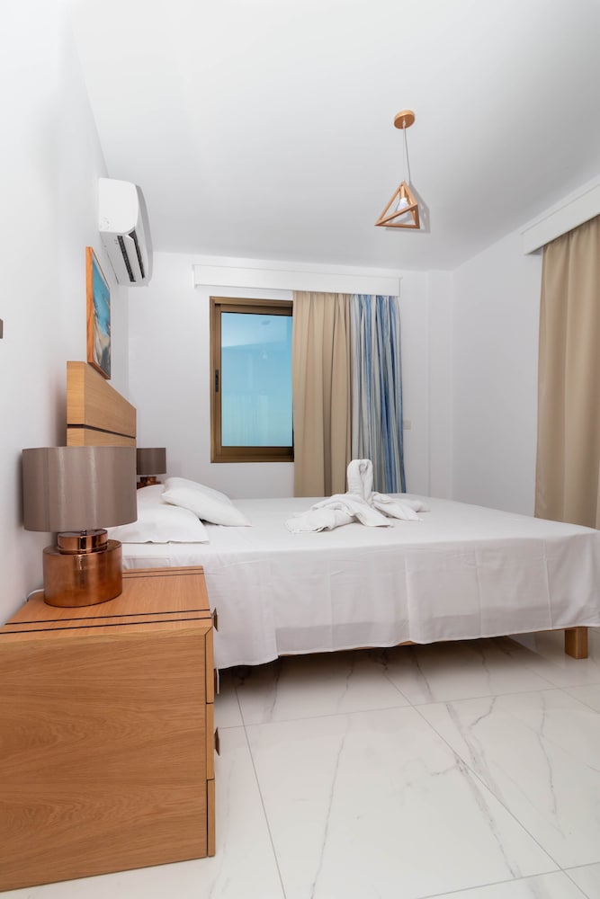 Apartment, 2 Bedrooms, Sea View photo 1